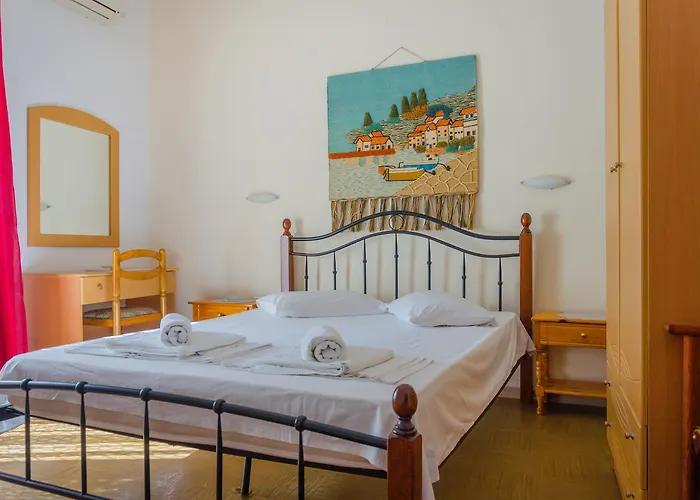 Theo Ξενοδοχείο με διαμερίσματα